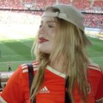 Luísa Sonza pé quente; cantora tem dia de torcedora. Foto: Instagram Luísa Sonza e Internacional