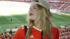 Luísa Sonza pé quente; cantora tem dia de torcedora. Foto: Instagram Luísa Sonza e Internacional