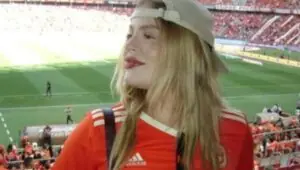 Luísa Sonza pé quente; cantora tem dia de torcedora. Foto: Instagram Luísa Sonza e Internacional