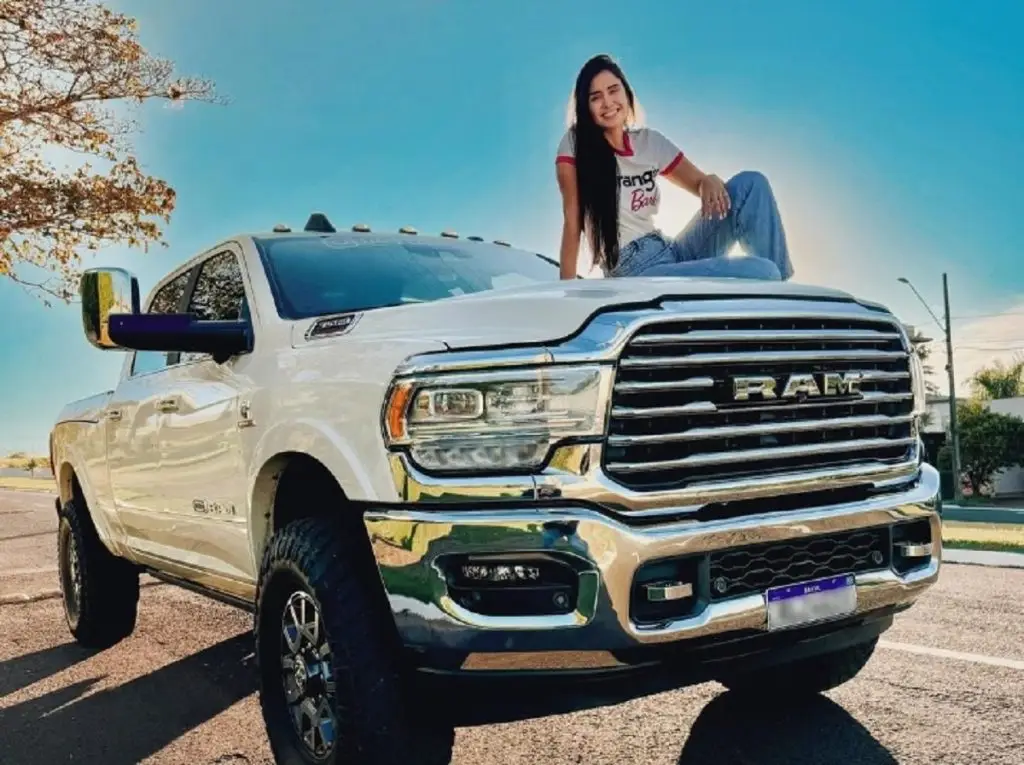 RAM ostentação! Veja quanto a influencer Rafa Borges gasta para manter o carro. Foto: Reprodução Instagram