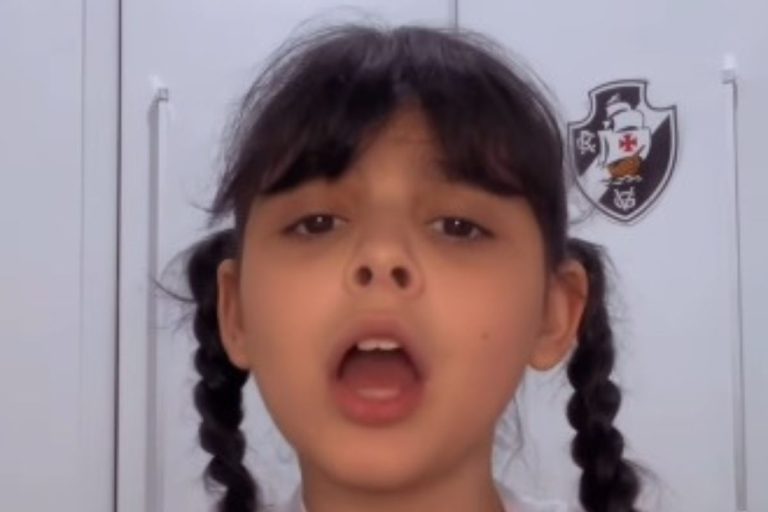 Torcedora do Vasco imita Amostradinho e tira onda com Furacão. Imagem: Instagram