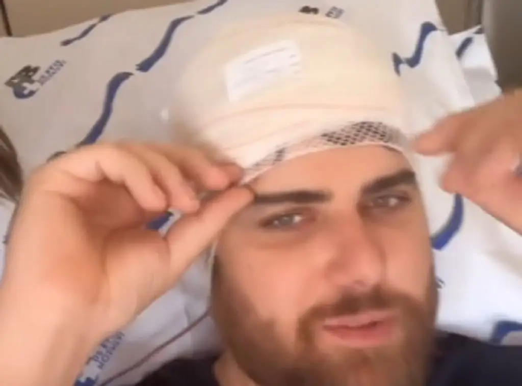 Após susto, Zé Neto está bem e faz piada no hospital. Imagem: Instagram