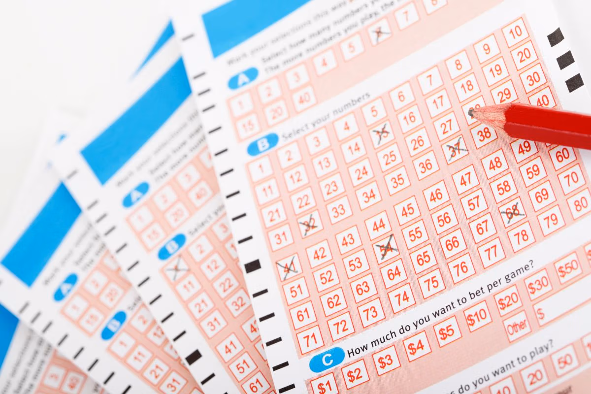 Resultado da Dupla Sena 2770: prêmio acumula e chega a R$ 2 mi. Imagem: Canva