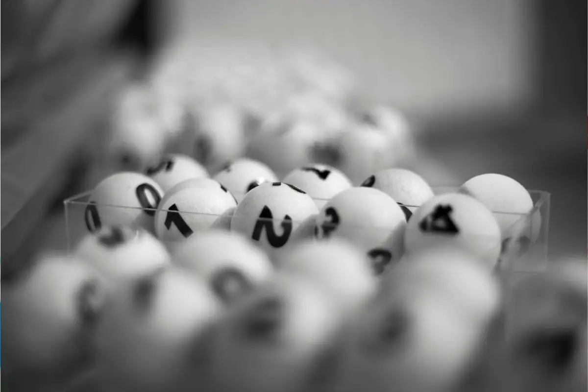 Lotofácil tem 2 ganhadores no concurso 3265; R$ 782 mil para cada. Imagem: Canva Pro