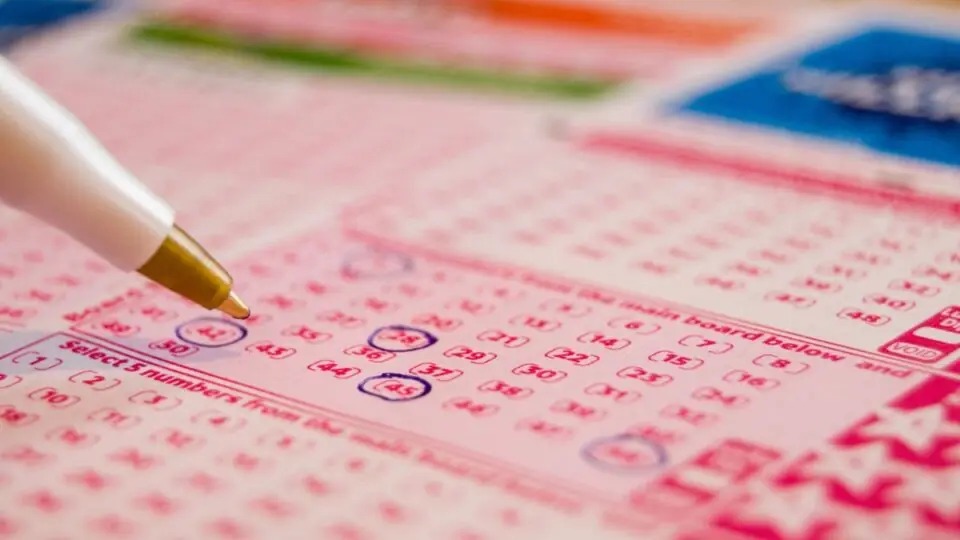 Lotomania 2906 paga quem erra tudo — mas quase nunca acontece. Imagem: Canva Pro