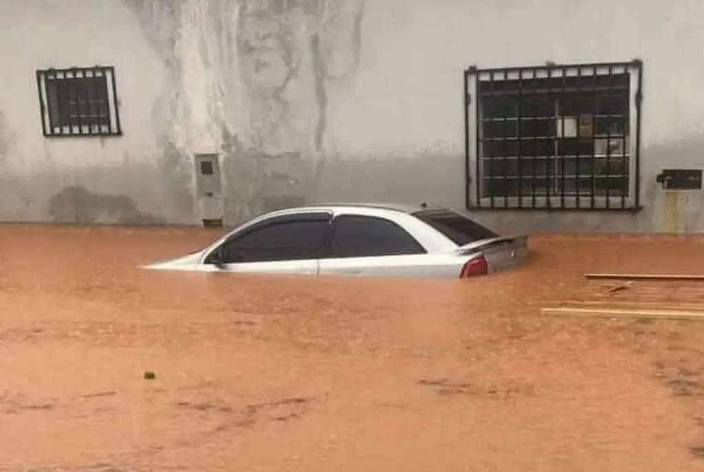 Aparecida tem 81mm de chuvas em 3 horas e registra alagamentos. Imagem: Grupos de WhatsApp