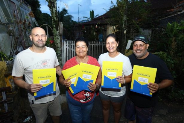 Regularização: São José entrega mais 35 títulos a moradores. Imagem: Claudio Vieira/PMSJC