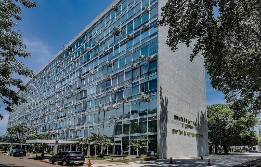 13º salário do INSS será antecipado em 2025? Confira. Imagem: Rafa Neddermeyer/Agência Brasil