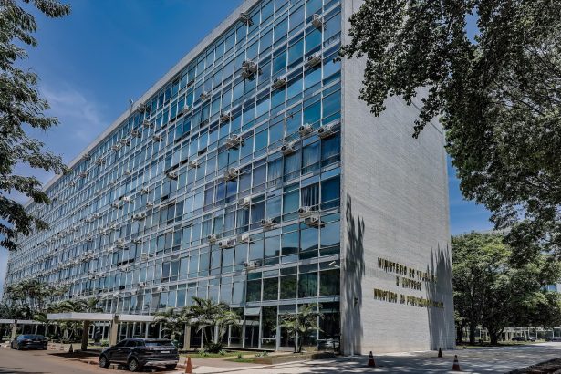 13º salário do INSS será antecipado em 2025? Confira. Imagem: Rafa Neddermeyer/Agência Brasil