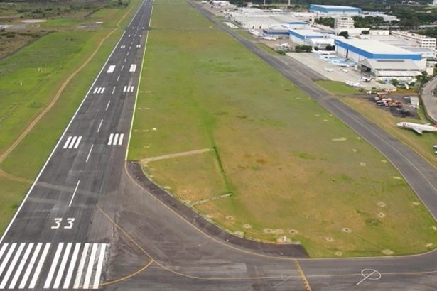 Avião da FAB sai da pista em São José dos Campos, mas sem feridos. Imagem: Adenir Britto/PMSJC