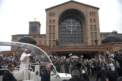 Papa Francisco reuniu mais de 200 mil pessoas em Aparecida há 12 anos. Imagem: Marcelo Camargo/Ag. Brasil
