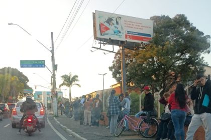 Taubaté registra 2 dias de filas por emprego em supermercado. Imagem: Marcos Eduardo Carvalho/DiarioSP