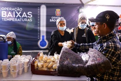 Com baixas temperaturas, SP intensifica ajuda a pessoas em vulnerabilidade. Imagem: Prefeitura de São Paulo