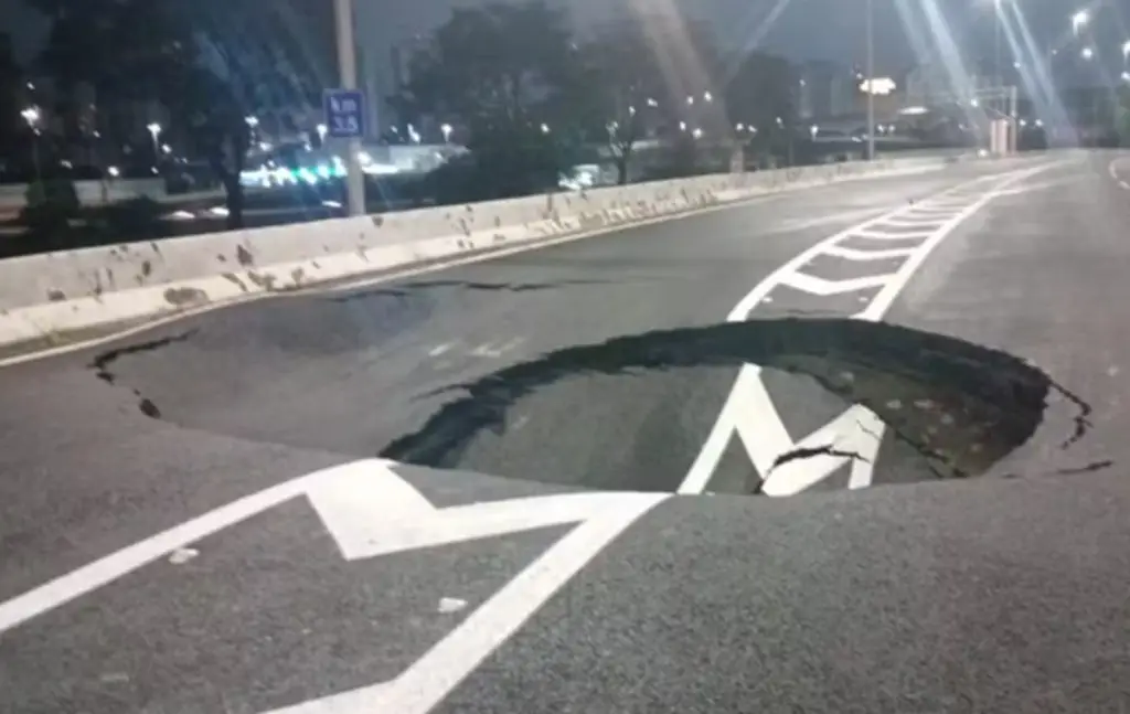 Marginal Tietê tem cratera reaberta e trânsito fica caótico nesta segunda. Imagem: Divulgação Redes sociais