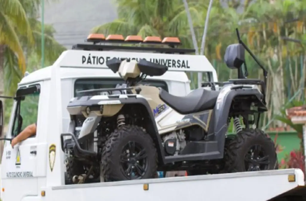 Quadriciclos são alvo de operação em praia de São Sebastião. Imagem: PMSS