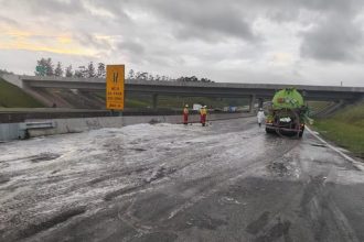 Rio Paraíba é atingido com 22 mil litros de etanol após acidente. Reprodução. Imagem: Divulgação PRE