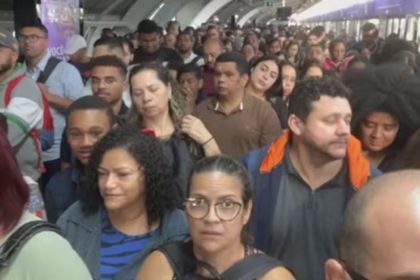 Trem atrasa e transporte vira 'caos' nesta manhã em São Paulo. Imagem: Reprodução TV Globo