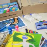 Kits escolares em SP: atraso gera multa de R$ 32 milhões para empresa. Imagem: Divulgação Seduc