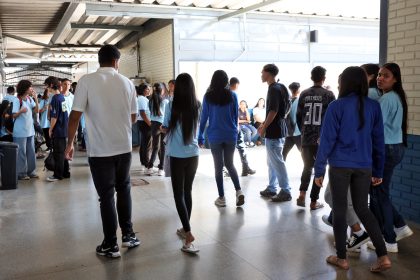 Pé-de-Meia paga parcelas de R$ 200 até o final de junho. Imagem: Antonio Cruz/Ag. Brasil