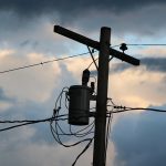 São Paulo quer multa de R$ 5.000 para quem deixar fios soltos nos postes. Imagem: Pixabay