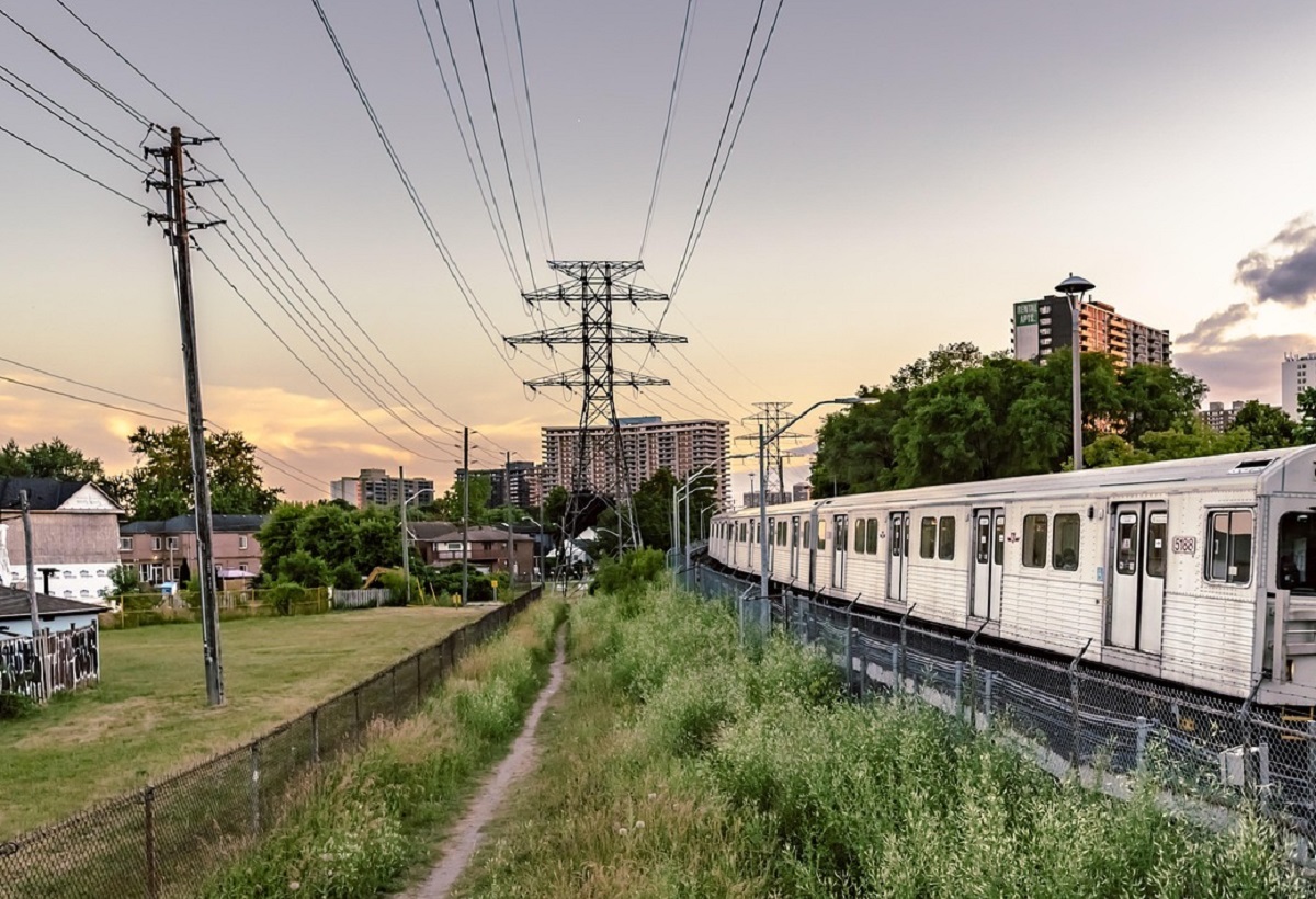 São Paulo quer multa de R$ 5.000 para quem deixar fios soltos nos postes. Imagem: Pixabay São Paulo quer multa de R$ 5.000 para quem deixar fios soltos nos postes. Imagem: Pixabay