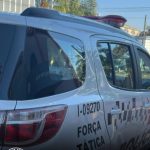 Ladrões assaltam farmácia e se dão mal; um é baleado e o outro é preso. Imagem: PMSP