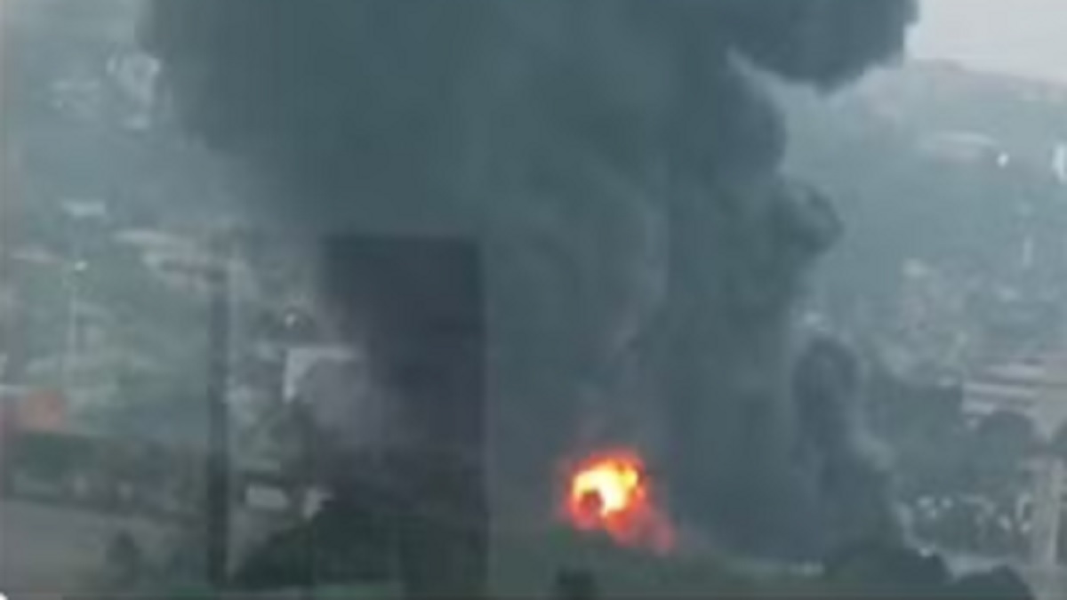 Barueri: incêndio de grandes proporções atinge 5 galpões. Imagem: Reprodução