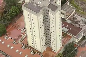 Freguesia do Ó: tubulação da Sabesp se rompe, inunda casas e fecha rua. Imagem: Reprodução Globo