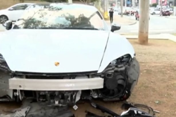 Porsche de R$ 800 mil bate em carro e motorista foge a pé. Imagem: Reprodução