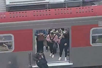 Usuários de trem em SP ganha wi-fi em 41 estações. Imagem: Reprodução