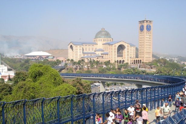 Operação Romeiros começa com reforço de 2.200 viaturas da PM. Creative Commons