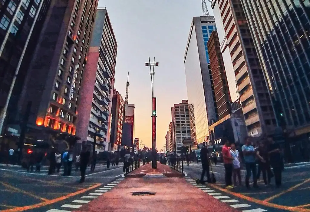 Com 23 mil novos empregos formais criados no 1° semestre, turismo avança acima do previsto em SP. Imagem: Thiago Mobile/Pexels