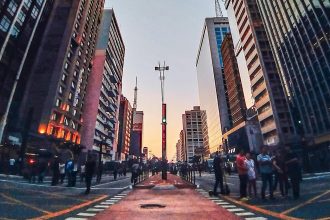 Com 23 mil novos empregos formais criados no 1° semestre, turismo avança acima do previsto em SP. Imagem: Thiago Mobile/Pexels