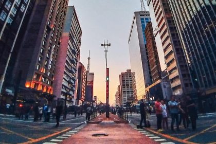 Com 23 mil novos empregos formais criados no 1° semestre, turismo avança acima do previsto em SP. Imagem: Thiago Mobile/Pexels