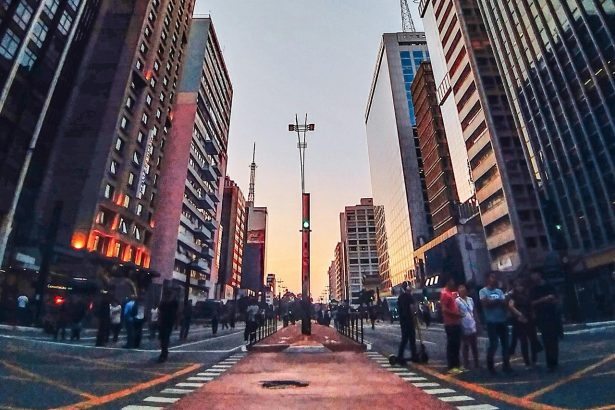 Com 23 mil novos empregos formais criados no 1° semestre, turismo avança acima do previsto em SP. Imagem: Thiago Mobile/Pexels