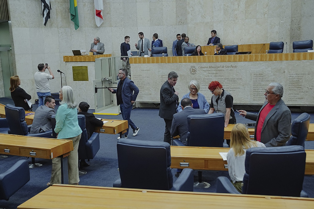 Coleiras antilatidos são proibidas em São Paulo; multa chega a R$ 1.000. Imagem: Richard Lourenço REDE CÂMARA SPf