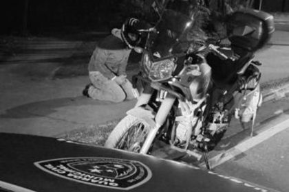 Motociclista é abordado por 3 assaltantes, mas GCM frustra ação em São José. Imagem: Divulgação CSI