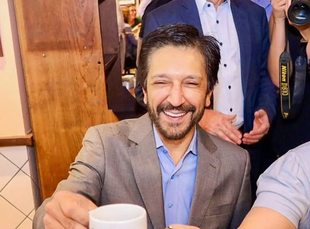 Ricardo Nunes x app de transporte de motos: Justiça anula decreto de proibição. Imagem: Redes sociais