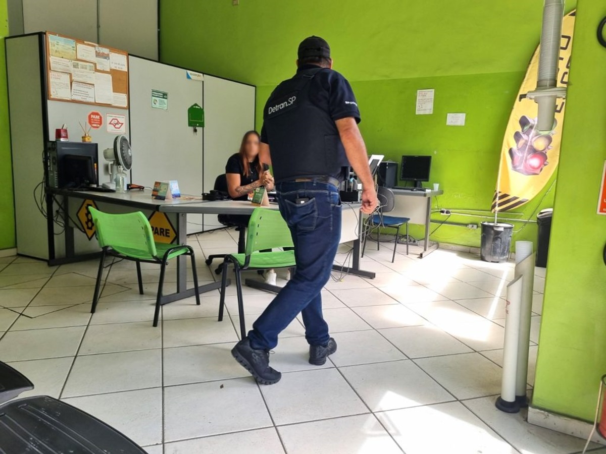 Autoescolas: Detran-SP cassa 121 credenciamentos em 2025. Imagem: Governo de SP
