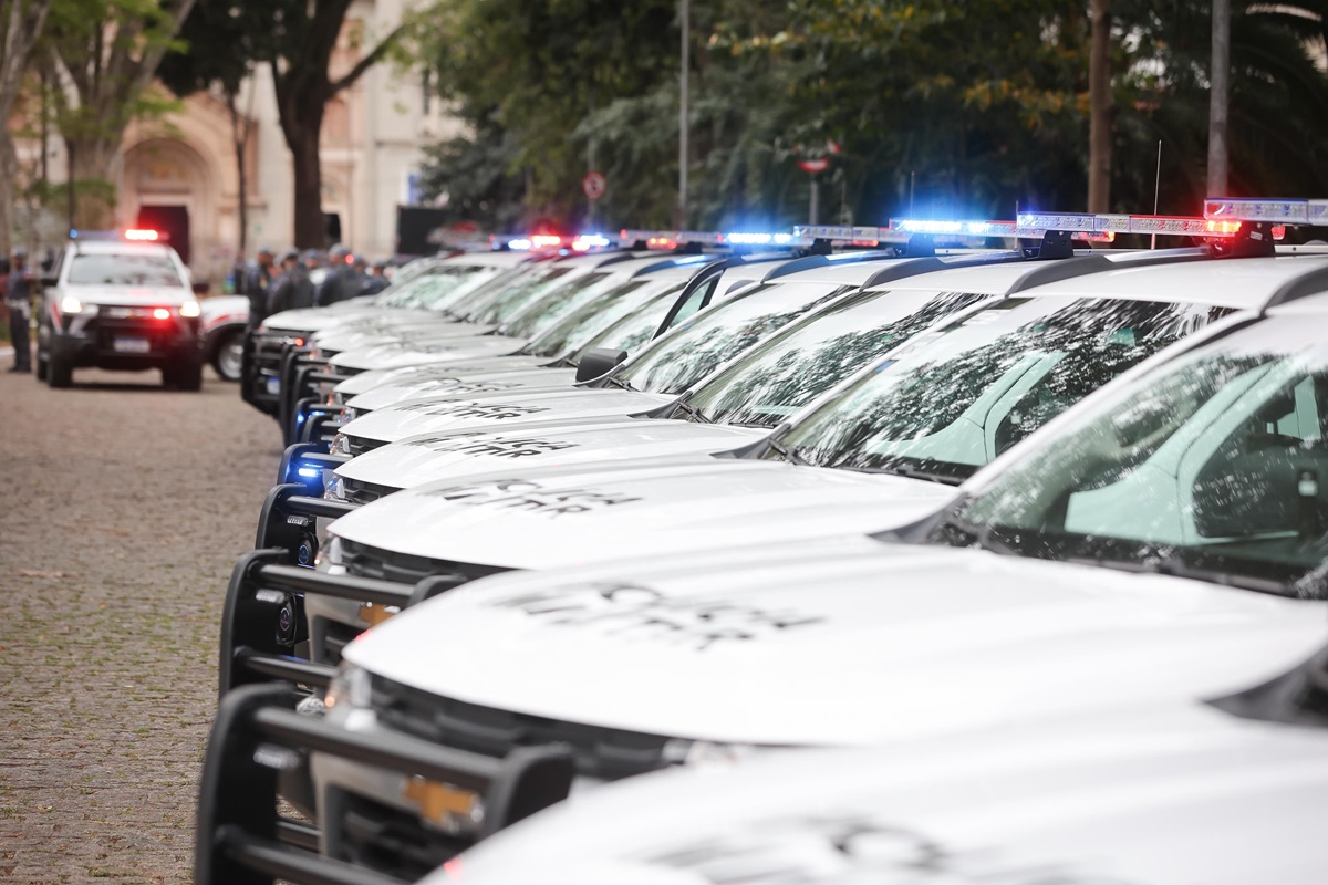 Polícia Militar prende 3 homens e recupera 40 eletrônicos roubados. Imagem: Governo de SP