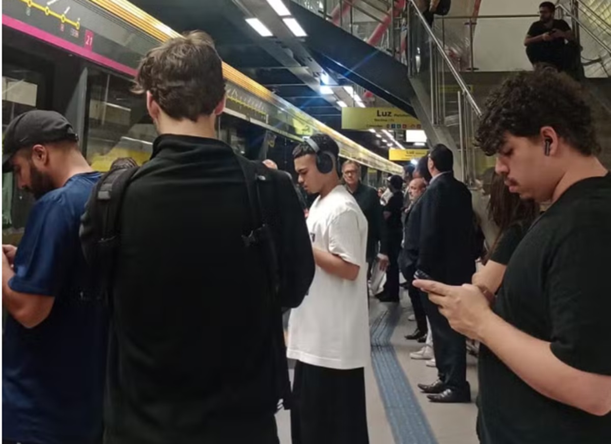 Trem descarrila na zona oeste de SP e causa transtornos. Imagem: Reprodução