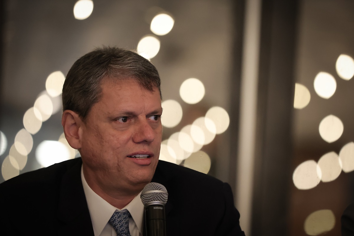 Tarcísio defende Bolsonaro e critica prisão; 'seguimos firmes ao seu lado', disse. Imagem: Pablo Jacob/Governo do Estado de SP