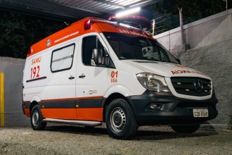 Motorista tem convulsão, bate o carro no poste e é salvo por taxista no Brooklin. Imagem: Wikimedia Commons