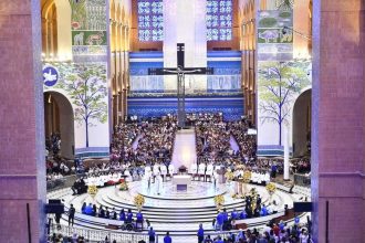 Aparecida fecha homenagens à Padroeira neste domingo e espera 450 mil. Imagem:. A12