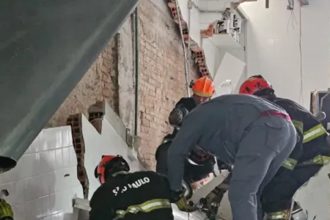 Explosão em restaurante de chef famoso em SP deixa ao menos 6 feridos. Imagem: Bombeiros
