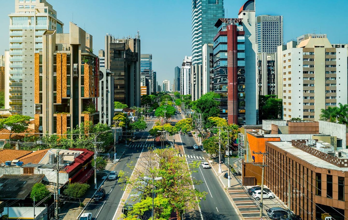 Motorista tem convulsão, bate o carro no poste e é salvo por taxista no Brooklin. Imagem: Google Street