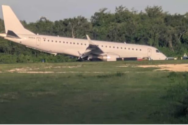 VÍDEO: Avião da Embraer faz pouso forçado após pane em trem de pouso. Imagem: Redes sociais