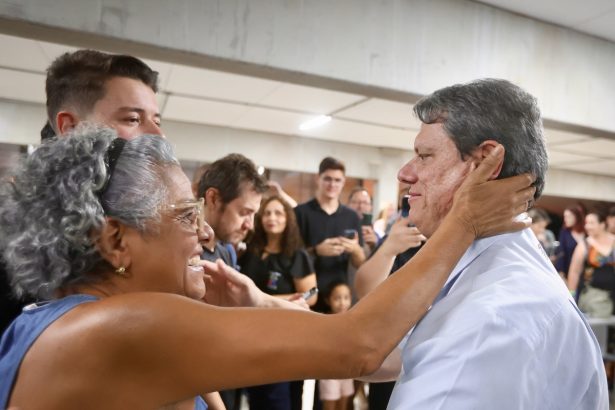 Tarcísio de Freitas durante inauguração de escola em Votuporanga. Imagem: Célio Messias Governo do Estado de SP