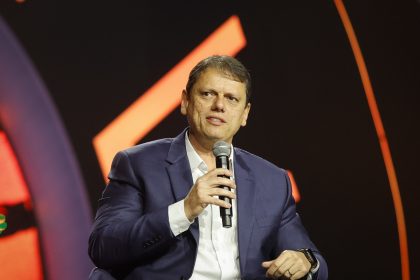 'Lente da ideologia': Tarcísio sobe o tom a deputados contrários à Lei Antifacção. Imagem: João Valério / Governo do Estado de SP