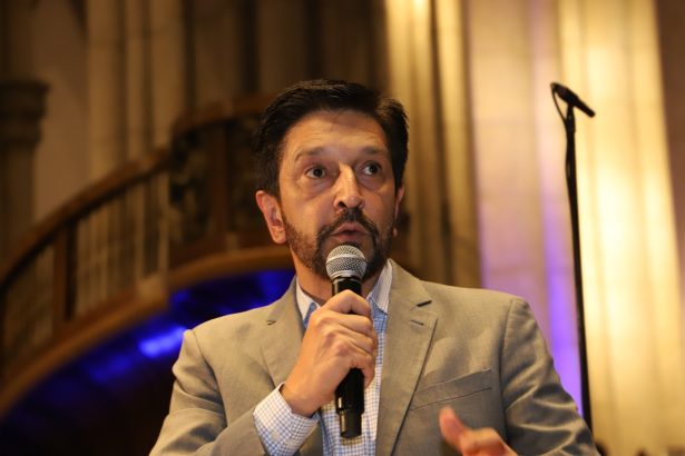 Ricardo Nunes regulamentará motos por app no dia 8, mas com restrições. Imagem: Gildson di Souza/Secom